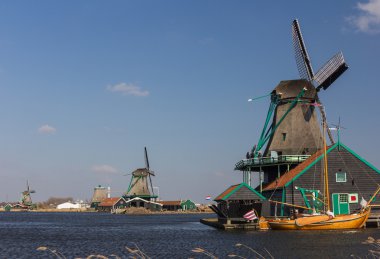 Hollandalı ahşap yel değirmeni Zaanse Schans'a