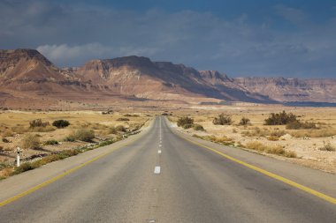 Yol yukarıda pitoresk manzara