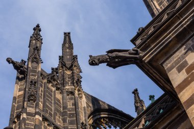 Heykeller üzerinde Katedrali Prag