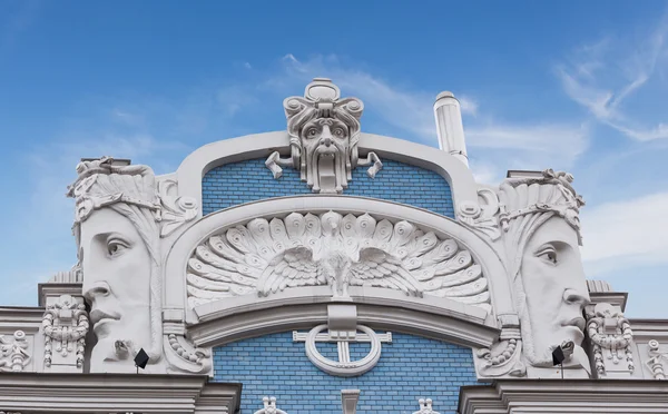 Antiguo edificio en Riga decoración — Foto de Stock