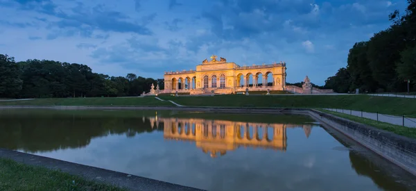 Gloriette Schonbrunn palota kertjében — Stock Fotó