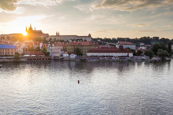 Vista de la ciudad de Praga noche — Foto de Stock