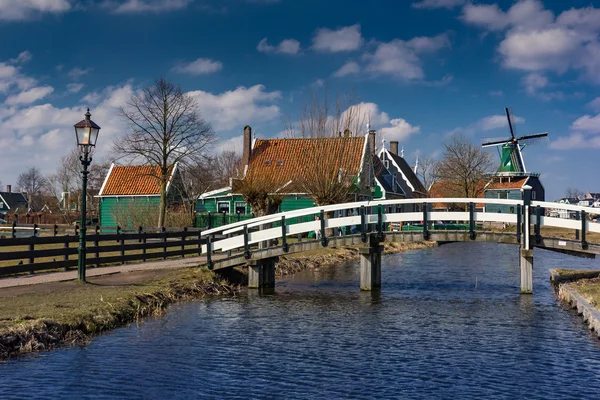 Traditionele Nederlandse oude molen — Stockfoto