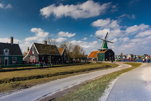 Traditionele Nederlandse oude molen — Stockfoto