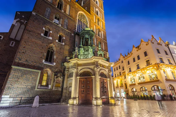Vieille ville de Cracovie la nuit — Photo