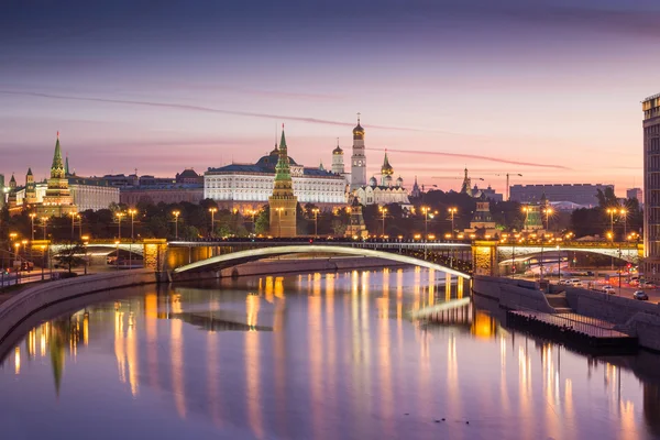 Vista del río Neva y el Kremlin — Foto de Stock