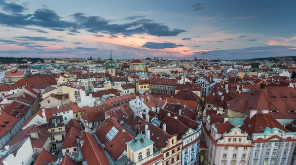 Pohled na město večerní Prahy — Stock fotografie