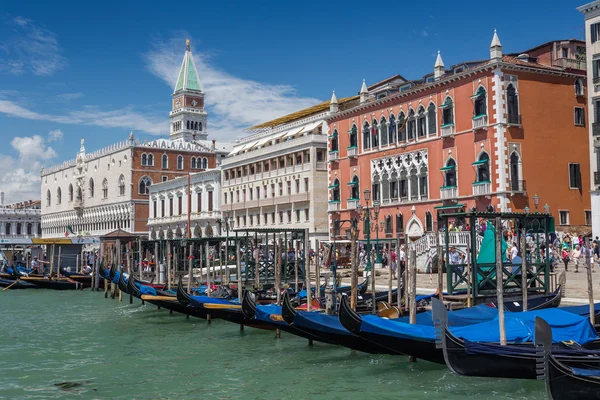 Venedig stad kanalen i Italien — Stockfoto