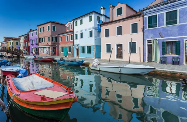 Casas coloridas en Burano, Venecia Italia . — Foto de Stock