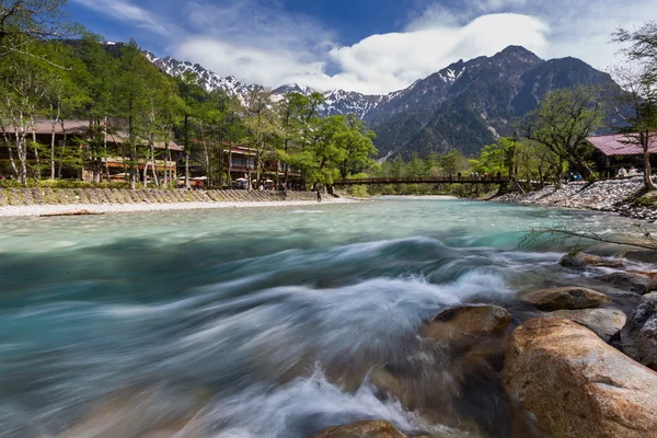 Tourists visiting Kamikochi valley — Stock Photo, Image