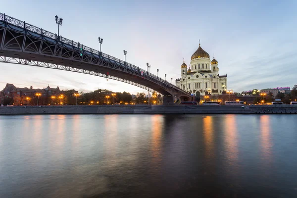 Moskova Nehri ve kurtarıcı İsa Katedrali — Stok fotoğraf