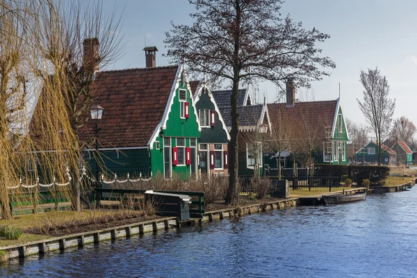 Traditionele Nederlandse huizen in zaanse schans — Stockfoto