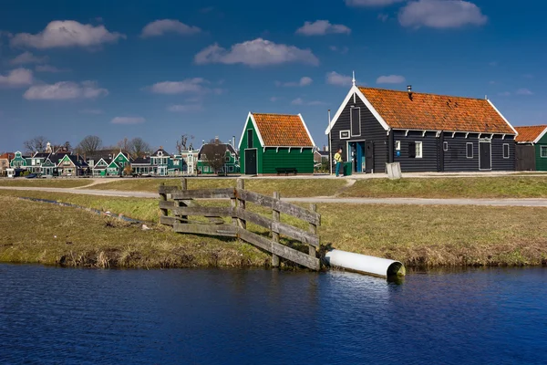 Traditionele Nederlandse huizen in zaanse schans — Stockfoto