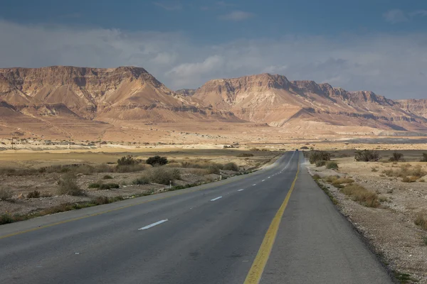 Pintoresco paisaje sobre la carretera — Foto de Stock