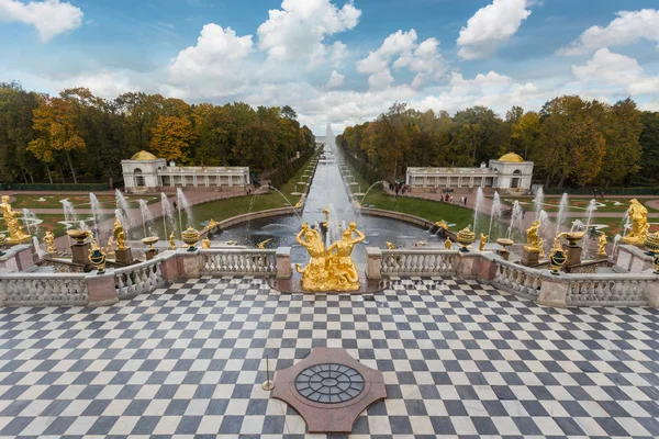 Fontaines Peterhof en Russie — Photo