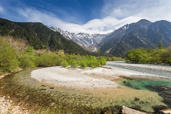 Paisaje con río de montaña — Foto de Stock