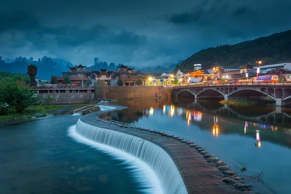 Cidade por rio na província de Hunan China — Fotografia de Stock