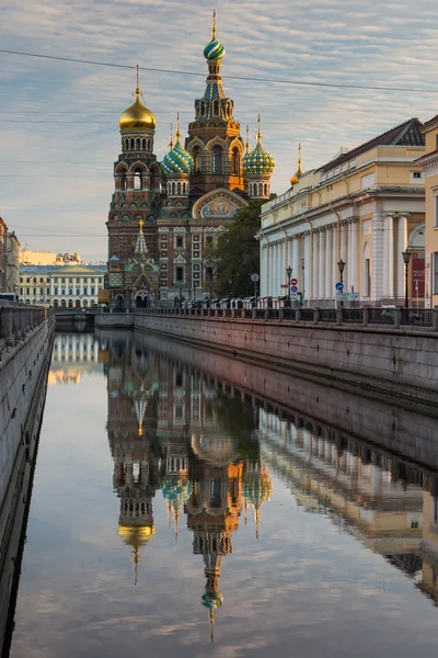 People by Church of the Savior on Spilled Blood — Stock Photo, Image