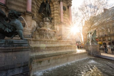 Fontaine de Saint-Michel heykelleri