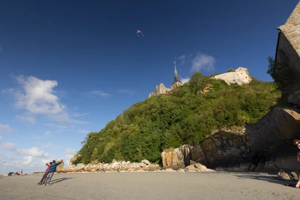 Turistů, kteří navštíví Mont Saint Michel — Stock fotografie