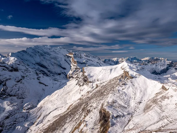 Hermosa Vista Los Alpes Nevados Montañas Luz Del Sol Con — Foto de Stock