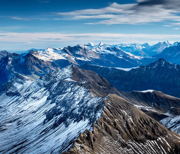 Hermosa Vista Los Alpes Nevados Montañas Luz Del Sol Con — Foto de Stock