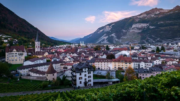 Vista Zurique Edifícios Cidade Velha Com Montanhas Céu Por Sol — Fotografia de Stock