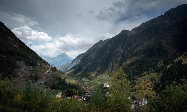 Švýcarské Alpy Malebný Pohled Oblačným Nebem — Stock fotografie