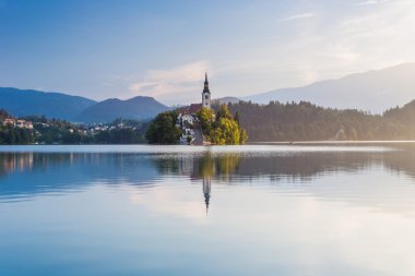 Güzel kilise Adası