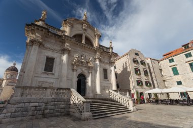 Dubrovnik sokaklarında turist