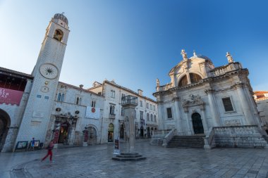 Dubrovnik sokaklarında turist