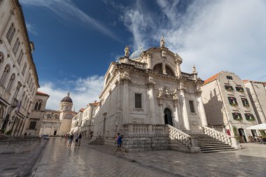 Dubrovnik sokaklarında turist