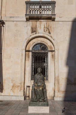 Marin Drzic bronz heykeli