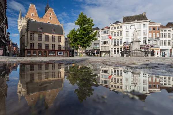Bruges, pitoresk kanal — Stok fotoğraf