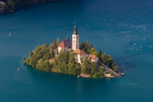 Schöne Kirche auf der Insel — Stockfoto