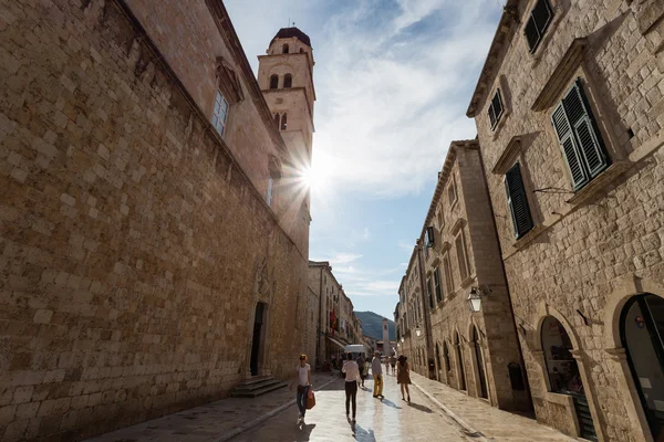 Turistas em ruas de Dubrovnik — Fotografia de Stock