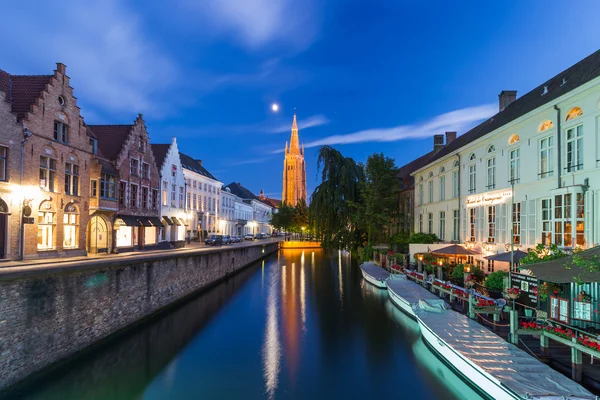 Bruges, pitoresk kanal — Stok fotoğraf