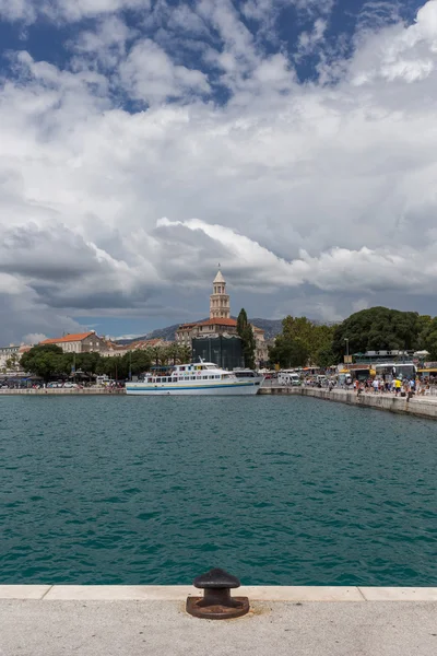 Schilderachtig uitzicht van kade in Split — Stockfoto