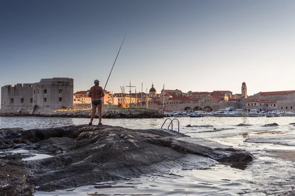 Muž v zátoce Dubrovníku — Stock fotografie