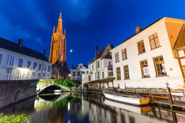 Bruges, pitoresk kanal — Stok fotoğraf