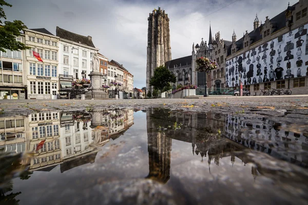Мальовничого каналу в Брюгге — стокове фото