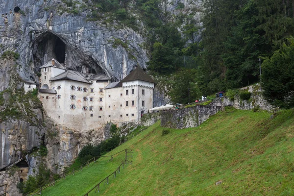 Castillo Renacentista en Predjama — Foto de Stock