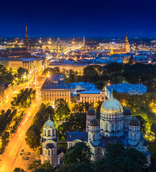 Вечерняя панорама города Риги
