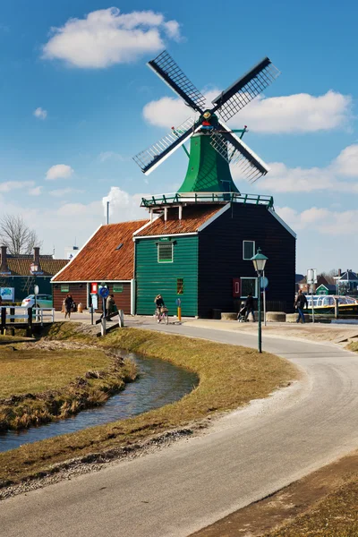 Traditionele Nederlandse oude houten architectuur — Stockfoto