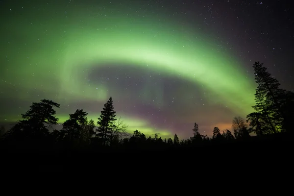 Schöne Polarlichter tanzen — Stockfoto