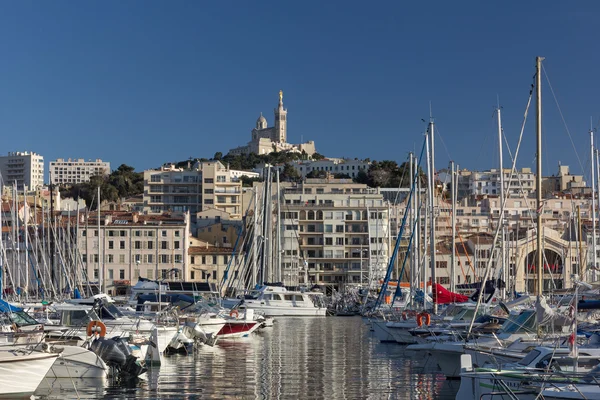 Båtar till havs Marseilles hamn — Stockfoto