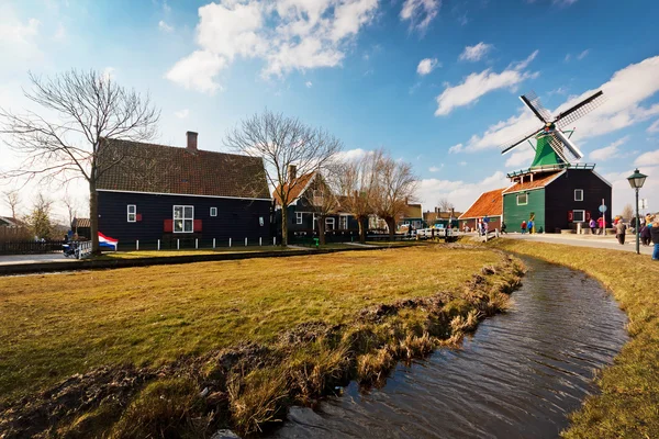 Traditionele Nederlandse oude houten architectuur — Stockfoto