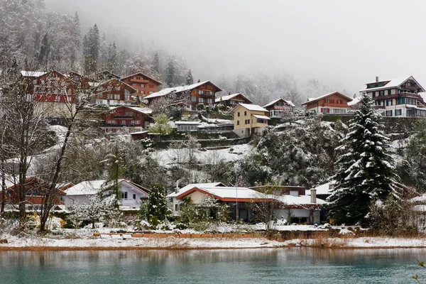 Festői kilátással a folyóra és a Interlaken — Stock Fotó