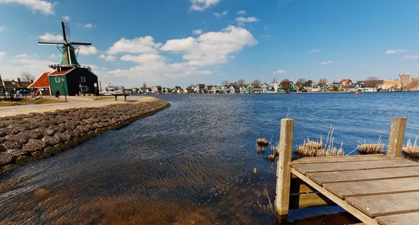 Traditionele Nederlandse oude houten architectuur — Stockfoto