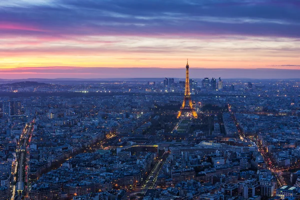 밤에 조명된 에펠 탑 — 스톡 사진